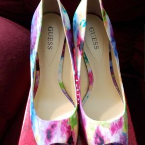 GUESS Multi colored open toe pumps